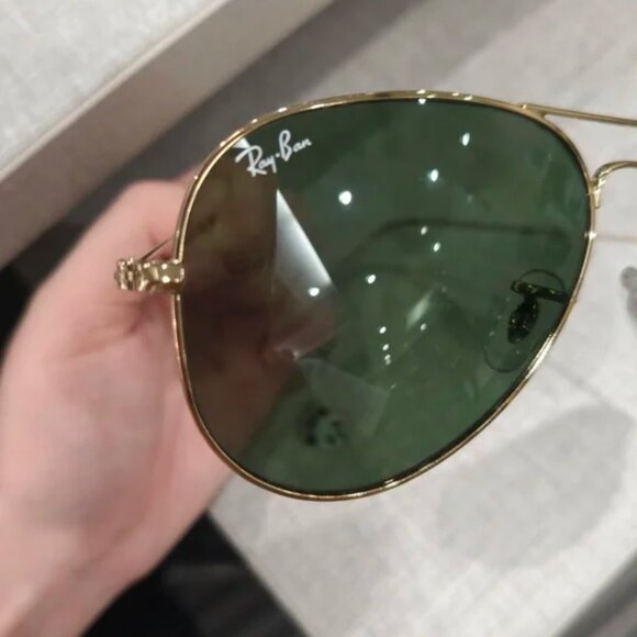 Ray-Ban Aviator Sunglasses | Gold Frame | Green Polarized Lenses - Picture 4 of 5